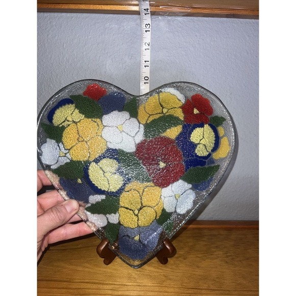 10" Peggy Karr Fused Glass Bowl - Valentine's Heart w Roses - NWOT - - Picture 3 of 3